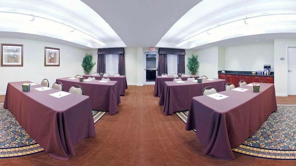 Holiday Inn Express Hotel & Suites Binghamton University-Vestal By Ihg Экстерьер фото